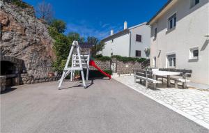 4 Bedroom Nice Apartment In Sveti Juraj