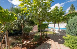 4 Bedroom Amazing Home In Vinjani Donji