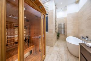 Exclusive & Charming City Center Residence w Sauna