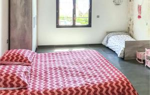Maisons de vacances Stunning Home In Beaucaire With Wifi : photos des chambres