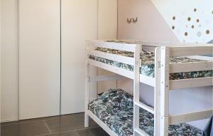Maisons de vacances Stunning Home In Beaucaire With Wifi : photos des chambres