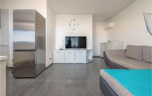 Lovely Apartment In Kustici, Novalja