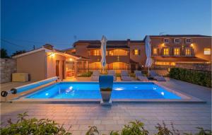 Beautiful Apartment In Hr-52215 Vodnjan