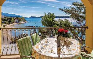 2 Bedroom Awesome Apartment In Banjol