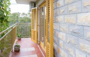 3 Bedroom Stunning Apartment In Skradin