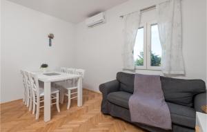 Lovely Apartment In Stara Novalja 
