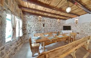 Awesome Home In Donje Rastane