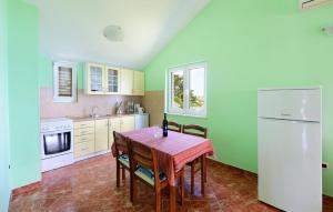 2 Bedroom Cozy Apartment In Ugljan