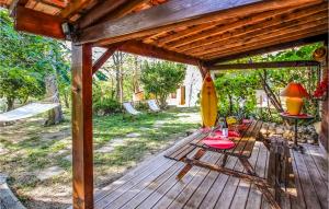 Maisons de vacances Lovely Home In Malataverne : photos des chambres