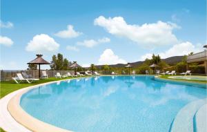 Maisons de vacances 2 Bedroom Awesome Home In Grospierres : photos des chambres