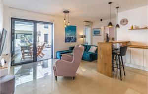 2 Bedroom Gorgeous Apartment In Banjole 