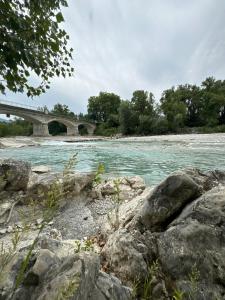 Maisons de vacances Grande maison avec jardin et son acces prive a la riviere Drome : photos des chambres