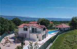 Five-Bedroom Holiday Home In Hrvace