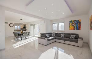 Stunning Home In Ivanbegovina With Wifi 