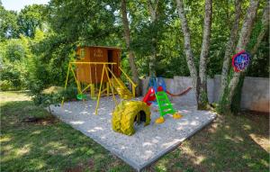 3 Bedroom Gorgeous Apartment In Rezanci