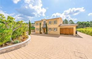 Maisons de vacances Gorgeous Home In Grimaud With Wifi : photos des chambres