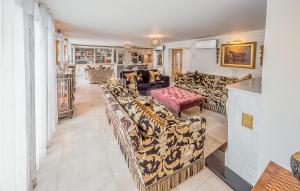 Gorgeous Home In Grimaud With Wifi