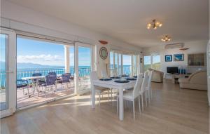 Three-Bedroom Apartment In Podaca