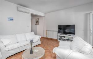 Amazing Home In Barbat With Kitchen