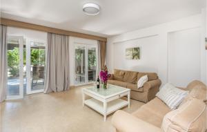 Cozy Home In Barbat With Wifi