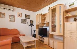 Three-Bedroom Apartment In Vela Luka