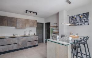 3 Bedroom Gorgeous Home In Klimno