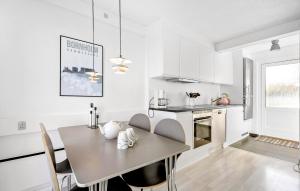 Cozy Apartment In Allinge