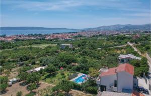 Four-Bedroom Apartment Kastel Luksic With Sea View 06