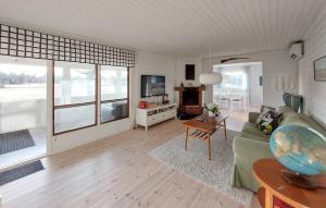 Stunning Home In Gashult With Wifi