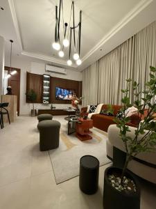 Modern 2-BR North of Riyadh Self-Entry شقة فاخرة