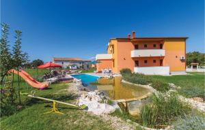 6 Bedroom Amazing Home In Bratulici