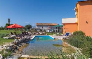 6 Bedroom Amazing Home In Bratulici