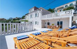 Awesome Home In Kuciste With Wifi