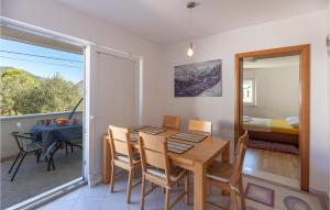 Two-Bedroom Apartment In Ploce