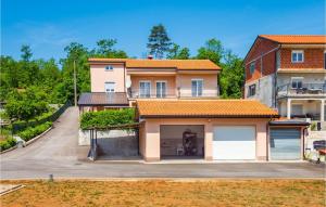 Awesome Apartment In Bresca