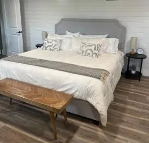 Adorable Clare Guest Suite! - Gladwin