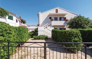 2 Bedroom Awesome Apartment In Pag