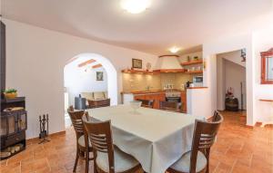 2 Bedroom Beautiful Home In Barci