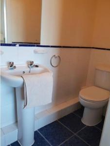 Cool Dockland Apt, sleeps 5, with parking