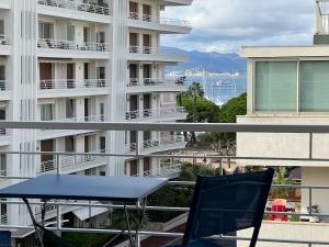 Sea view, top floor facing Port Canto in Palm Beach
