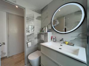 Sea view, top floor facing Port Canto in Palm Beach