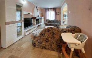 3 Bedroom Awesome Home In Splitska 