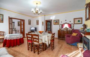 3 Bedroom Gorgeous Home In Iznájar