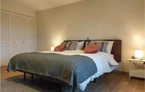 Maisons de vacances Awesome Home In Lussas Et Nontronneau : photos des chambres