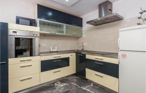 3 Bedroom Awesome Home In Jurdani 