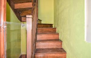 Maisons de vacances Stunning Home In Laudun L Ardoise : photos des chambres