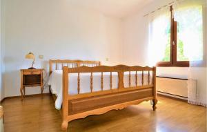 Maisons de vacances Stunning Home In Laudun L Ardoise : photos des chambres