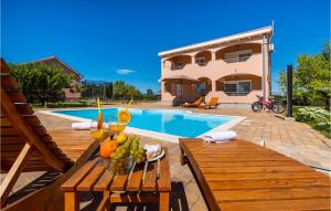 Four-Bedroom Holiday Home In Suhovare