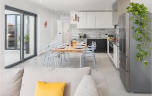 Lovely Home In Kastelir 