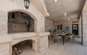 Three-Bedroom Holiday Home In Zmijavci